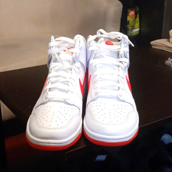 NEW NIKE DUNK RETRO HIGH 'WHITE PICANTE RED' SZ 10 - Picture 3 of 8